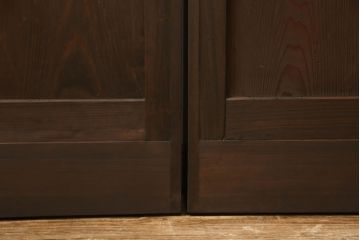 格子帯戸4枚をリペア&カスタム!高さと幅をリサイズし、既存のガラスをすりガラスに交換。本体は現状をベースにして1トーン程落ち着いた色味に着色。(板戸、建具、引き戸)