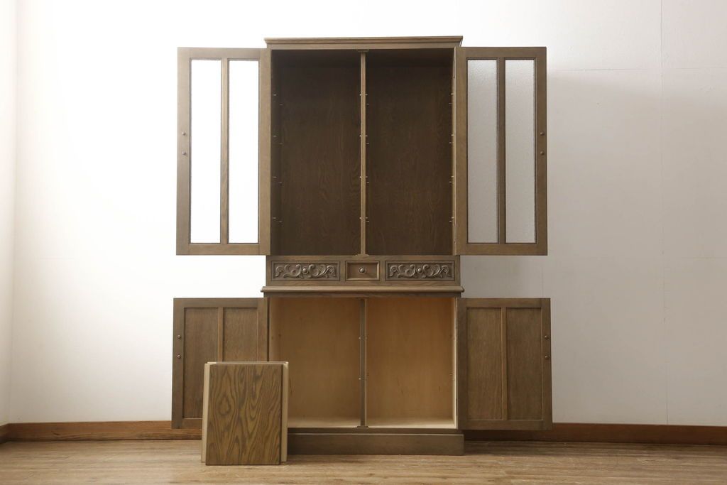 食器棚をリペア&カスタム!既存のガラスをすべてダイヤガラスに交換。本体は現状をベースにして1トーン程落ち着いた色味に着色。(キャビネット、収納棚、戸棚、ヴィンテージ)