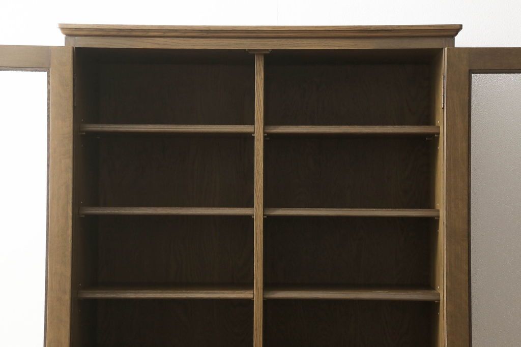 食器棚をリペア&カスタム!既存のガラスをすべてダイヤガラスに交換。本体は現状をベースにして1トーン程落ち着いた色味に着色。(キャビネット、収納棚、戸棚、ヴィンテージ)