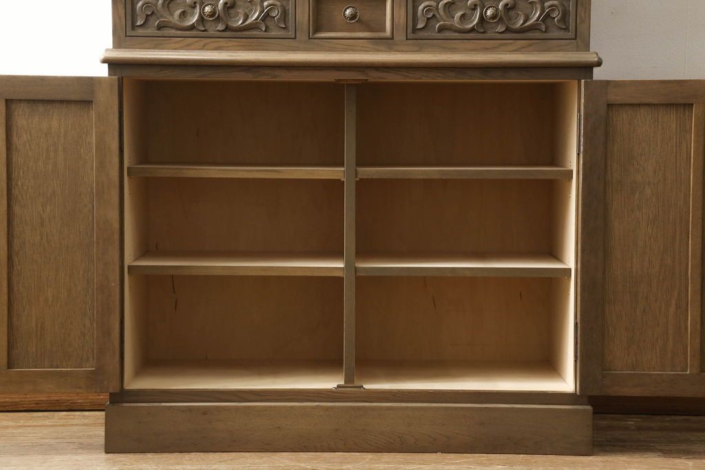 食器棚をリペア&カスタム!既存のガラスをすべてダイヤガラスに交換。本体は現状をベースにして1トーン程落ち着いた色味に着色。(キャビネット、収納棚、戸棚、ヴィンテージ)