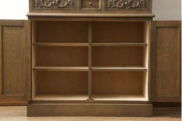 食器棚をリペア&カスタム!既存のガラスをすべてダイヤガラスに交換。本体は現状をベースにして1トーン程落ち着いた色味に着色。(キャビネット、収納棚、戸棚、ヴィンテージ)