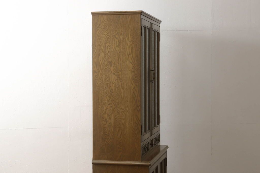 食器棚をリペア&カスタム!既存のガラスをすべてダイヤガラスに交換。本体は現状をベースにして1トーン程落ち着いた色味に着色。(キャビネット、収納棚、戸棚、ヴィンテージ)