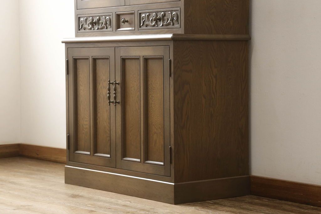 食器棚をリペア&カスタム!既存のガラスをすべてダイヤガラスに交換。本体は現状をベースにして1トーン程落ち着いた色味に着色。(キャビネット、収納棚、戸棚、ヴィンテージ)