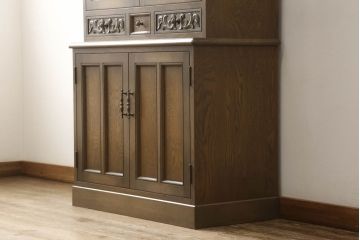 食器棚をリペア&カスタム!既存のガラスをすべてダイヤガラスに交換。本体は現状をベースにして1トーン程落ち着いた色味に着色。(キャビネット、収納棚、戸棚、ヴィンテージ)