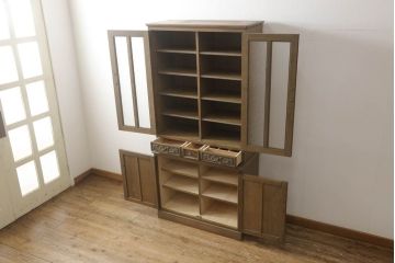 食器棚をリペア&カスタム!既存のガラスをすべてダイヤガラスに交換。本体は現状をベースにして1トーン程落ち着いた色味に着色。(キャビネット、収納棚、戸棚、ヴィンテージ)