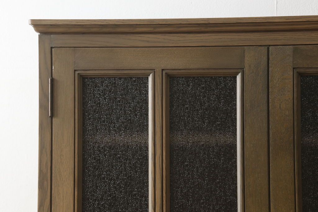 食器棚をリペア&カスタム!既存のガラスをすべてダイヤガラスに交換。本体は現状をベースにして1トーン程落ち着いた色味に着色。(キャビネット、収納棚、戸棚、ヴィンテージ)