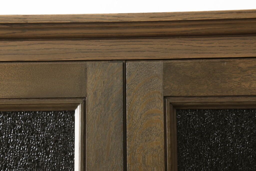 食器棚をリペア&カスタム!既存のガラスをすべてダイヤガラスに交換。本体は現状をベースにして1トーン程落ち着いた色味に着色。(キャビネット、収納棚、戸棚、ヴィンテージ)