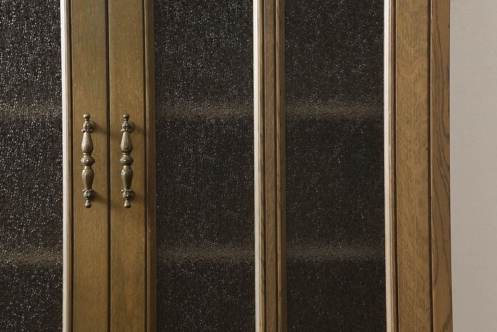 食器棚をリペア&カスタム!既存のガラスをすべてダイヤガラスに交換。本体は現状をベースにして1トーン程落ち着いた色味に着色。(キャビネット、収納棚、戸棚、ヴィンテージ)