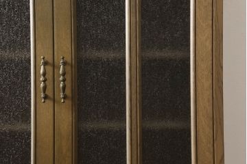 食器棚をリペア&カスタム!既存のガラスをすべてダイヤガラスに交換。本体は現状をベースにして1トーン程落ち着いた色味に着色。(キャビネット、収納棚、戸棚、ヴィンテージ)