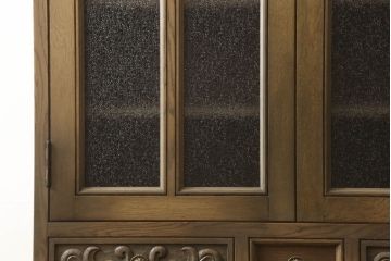 食器棚をリペア&カスタム!既存のガラスをすべてダイヤガラスに交換。本体は現状をベースにして1トーン程落ち着いた色味に着色。(キャビネット、収納棚、戸棚、ヴィンテージ)