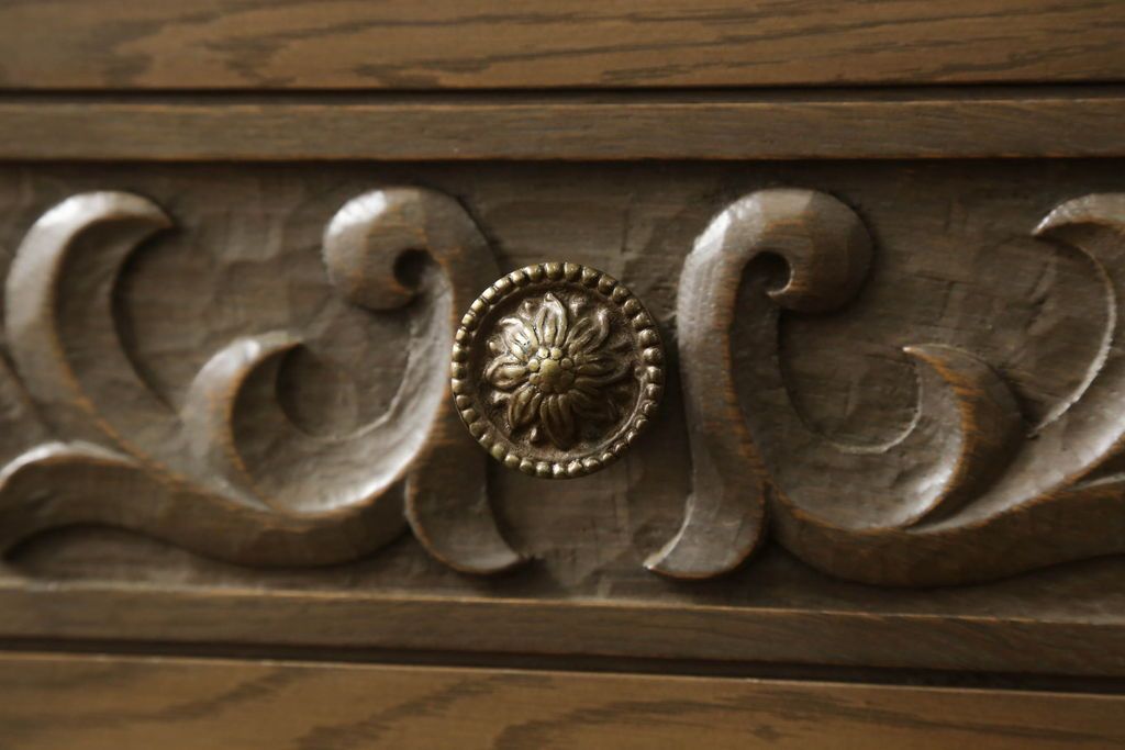 食器棚をリペア&カスタム!既存のガラスをすべてダイヤガラスに交換。本体は現状をベースにして1トーン程落ち着いた色味に着色。(キャビネット、収納棚、戸棚、ヴィンテージ)