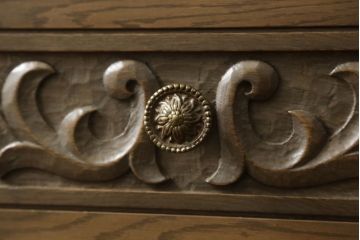 食器棚をリペア&カスタム!既存のガラスをすべてダイヤガラスに交換。本体は現状をベースにして1トーン程落ち着いた色味に着色。(キャビネット、収納棚、戸棚、ヴィンテージ)