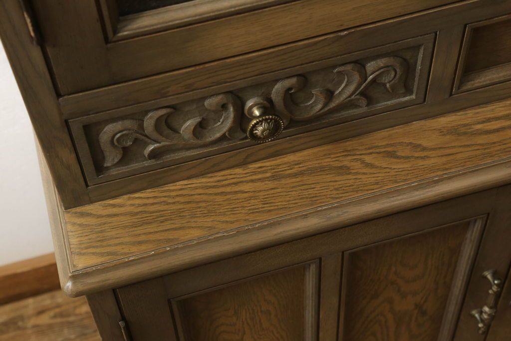 食器棚をリペア&カスタム!既存のガラスをすべてダイヤガラスに交換。本体は現状をベースにして1トーン程落ち着いた色味に着色。(キャビネット、収納棚、戸棚、ヴィンテージ)