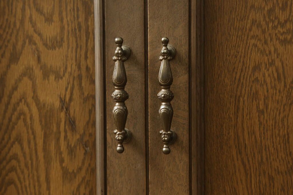 食器棚をリペア&カスタム!既存のガラスをすべてダイヤガラスに交換。本体は現状をベースにして1トーン程落ち着いた色味に着色。(キャビネット、収納棚、戸棚、ヴィンテージ)