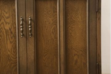 食器棚をリペア&カスタム!既存のガラスをすべてダイヤガラスに交換。本体は現状をベースにして1トーン程落ち着いた色味に着色。(キャビネット、収納棚、戸棚、ヴィンテージ)