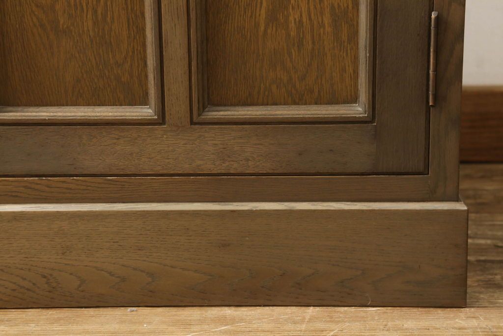 食器棚をリペア&カスタム!既存のガラスをすべてダイヤガラスに交換。本体は現状をベースにして1トーン程落ち着いた色味に着色。(キャビネット、収納棚、戸棚、ヴィンテージ)