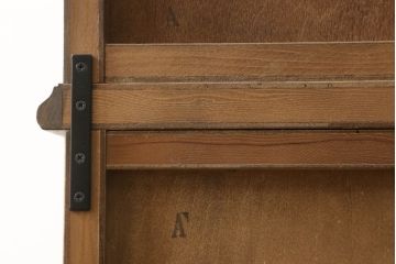 食器棚をリペア&カスタム!既存のガラスをすべてダイヤガラスに交換。本体は現状をベースにして1トーン程落ち着いた色味に着色。(キャビネット、収納棚、戸棚、ヴィンテージ)