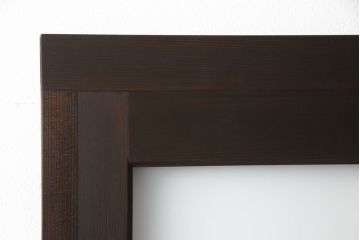 ガラス戸2枚をリペア&カスタム!高さと幅をリサイズし、引手の取り付け位置を調整。吊り戸仕様へ加工し、ガラスは新しくすりガラスに交換。色味は当店商品を参考に着色。(引き戸、建具)