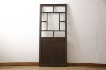 木製ドアをリペア&カスタム!高さをリサイズし、金具跡の処理を行い、中央以外のガラスを当店オリジナルの麻の葉・変わり花菱・市松模様ガラスに差し替え。本体は現状をベースにして1トーン程落ち着いた色味に着色。(ガラス扉、建具)