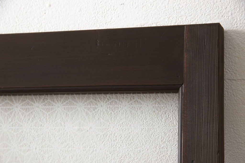 木製ドアをリペア&カスタム!高さをリサイズし、金具跡の処理を行い、中央以外のガラスを当店オリジナルの麻の葉・変わり花菱・市松模様ガラスに差し替え。本体は現状をベースにして1トーン程落ち着いた色味に着色。(ガラス扉、建具)