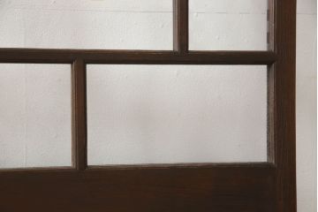 木製ドアをリペア&カスタム!高さをリサイズし、金具跡の処理を行い、中央以外のガラスを当店オリジナルの麻の葉・変わり花菱・市松模様ガラスに差し替え。本体は現状をベースにして1トーン程落ち着いた色味に着色。(ガラス扉、建具)