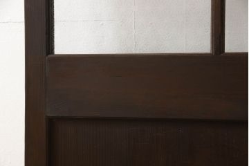 木製ドアをリペア&カスタム!高さをリサイズし、金具跡の処理を行い、中央以外のガラスを当店オリジナルの麻の葉・変わり花菱・市松模様ガラスに差し替え。本体は現状をベースにして1トーン程落ち着いた色味に着色。(ガラス扉、建具)