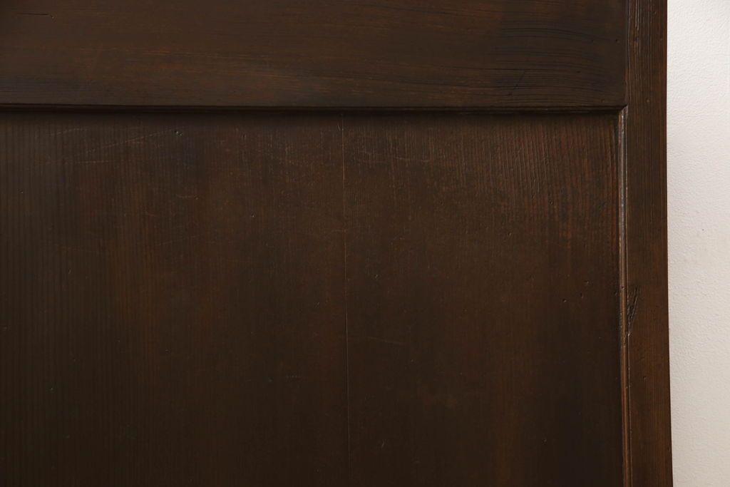 木製ドアをリペア&カスタム!高さをリサイズし、金具跡の処理を行い、中央以外のガラスを当店オリジナルの麻の葉・変わり花菱・市松模様ガラスに差し替え。本体は現状をベースにして1トーン程落ち着いた色味に着色。(ガラス扉、建具)