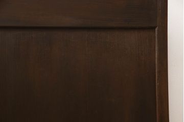 木製ドアをリペア&カスタム!高さをリサイズし、金具跡の処理を行い、中央以外のガラスを当店オリジナルの麻の葉・変わり花菱・市松模様ガラスに差し替え。本体は現状をベースにして1トーン程落ち着いた色味に着色。(ガラス扉、建具)