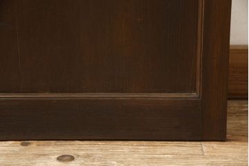 木製ドアをリペア&カスタム!高さをリサイズし、金具跡の処理を行い、中央以外のガラスを当店オリジナルの麻の葉・変わり花菱・市松模様ガラスに差し替え。本体は現状をベースにして1トーン程落ち着いた色味に着色。(ガラス扉、建具)