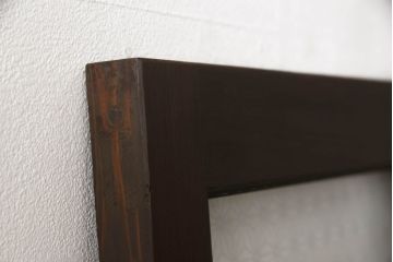 木製ドアをリペア&カスタム!高さをリサイズし、金具跡の処理を行い、中央以外のガラスを当店オリジナルの麻の葉・変わり花菱・市松模様ガラスに差し替え。本体は現状をベースにして1トーン程落ち着いた色味に着色。(ガラス扉、建具)