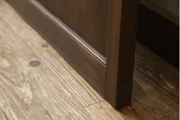 木製ドアをリペア&カスタム!高さをリサイズし、金具跡の処理を行い、中央以外のガラスを当店オリジナルの麻の葉・変わり花菱・市松模様ガラスに差し替え。本体は現状をベースにして1トーン程落ち着いた色味に着色。(ガラス扉、建具)