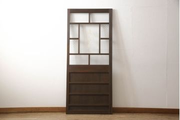 木製ドアをリペア&カスタム!高さをリサイズし、金具跡の処理を行い、中央以外のガラスを当店オリジナルの麻の葉・変わり花菱・市松模様ガラスに差し替え。本体は現状をベースにして1トーン程落ち着いた色味に着色。(ガラス扉、建具)