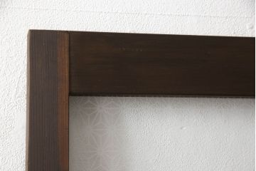 木製ドアをリペア&カスタム!高さをリサイズし、金具跡の処理を行い、中央以外のガラスを当店オリジナルの麻の葉・変わり花菱・市松模様ガラスに差し替え。本体は現状をベースにして1トーン程落ち着いた色味に着色。(ガラス扉、建具)