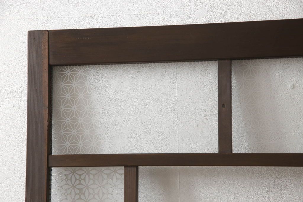 木製ドアをリペア&カスタム!高さをリサイズし、金具跡の処理を行い、中央以外のガラスを当店オリジナルの麻の葉・変わり花菱・市松模様ガラスに差し替え。本体は現状をベースにして1トーン程落ち着いた色味に着色。(ガラス扉、建具)