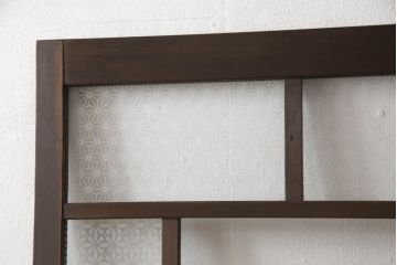 木製ドアをリペア&カスタム!高さをリサイズし、金具跡の処理を行い、中央以外のガラスを当店オリジナルの麻の葉・変わり花菱・市松模様ガラスに差し替え。本体は現状をベースにして1トーン程落ち着いた色味に着色。(ガラス扉、建具)