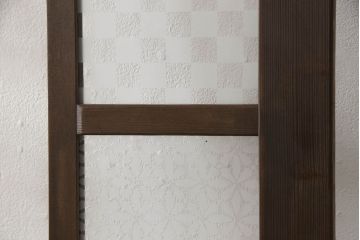 木製ドアをリペア&カスタム!高さをリサイズし、金具跡の処理を行い、中央以外のガラスを当店オリジナルの麻の葉・変わり花菱・市松模様ガラスに差し替え。本体は現状をベースにして1トーン程落ち着いた色味に着色。(ガラス扉、建具)