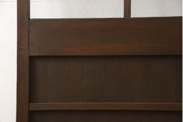 木製ドアをリペア&カスタム!高さをリサイズし、金具跡の処理を行い、中央以外のガラスを当店オリジナルの麻の葉・変わり花菱・市松模様ガラスに差し替え。本体は現状をベースにして1トーン程落ち着いた色味に着色。(ガラス扉、建具)