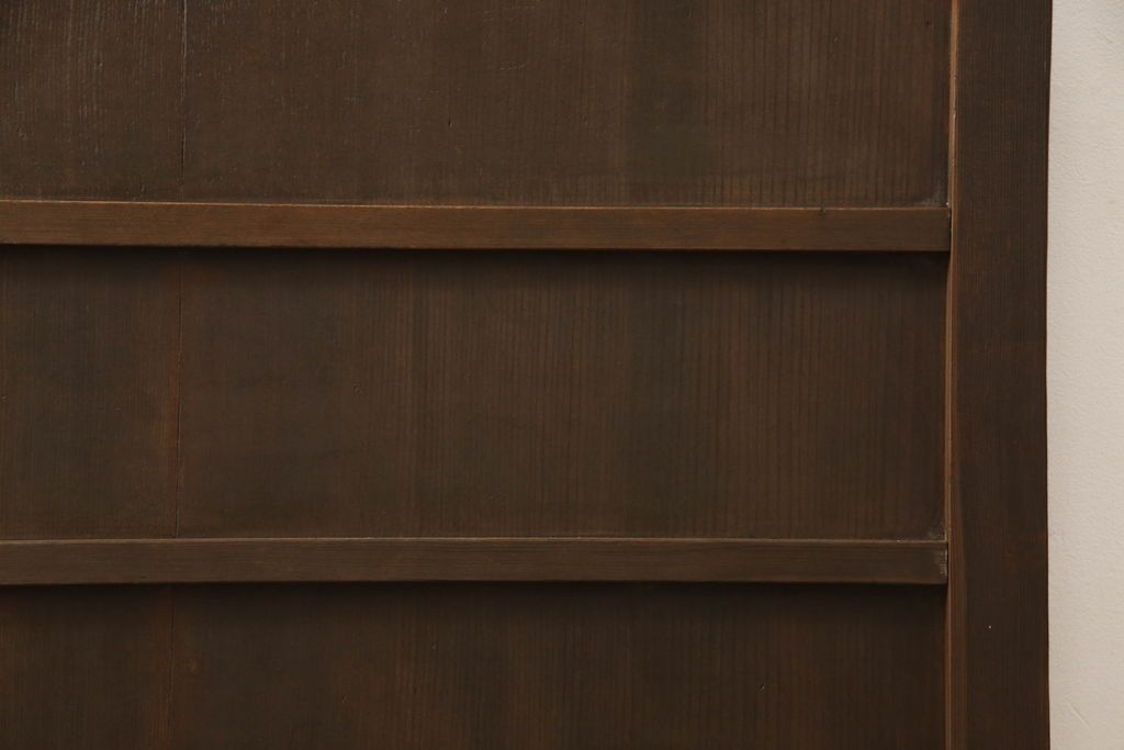 木製ドアをリペア&カスタム!高さをリサイズし、金具跡の処理を行い、中央以外のガラスを当店オリジナルの麻の葉・変わり花菱・市松模様ガラスに差し替え。本体は現状をベースにして1トーン程落ち着いた色味に着色。(ガラス扉、建具)