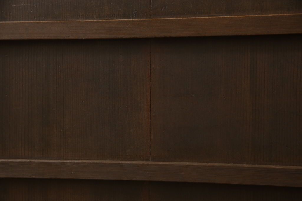 木製ドアをリペア&カスタム!高さをリサイズし、金具跡の処理を行い、中央以外のガラスを当店オリジナルの麻の葉・変わり花菱・市松模様ガラスに差し替え。本体は現状をベースにして1トーン程落ち着いた色味に着色。(ガラス扉、建具)