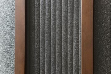 ガラス戸1枚をリペア&カスタム!高さをリサイズし、引手を取り付け。色味は当店の商品を参考に着色。(引き戸、建具)