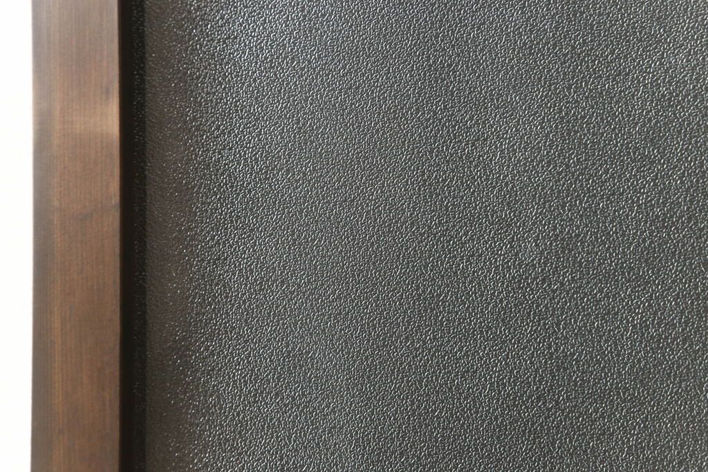 ガラス戸1枚をリペア&カスタム!高さをリサイズし、引手を取り付け。色味は当店の商品を参考に着色。(引き戸、建具)