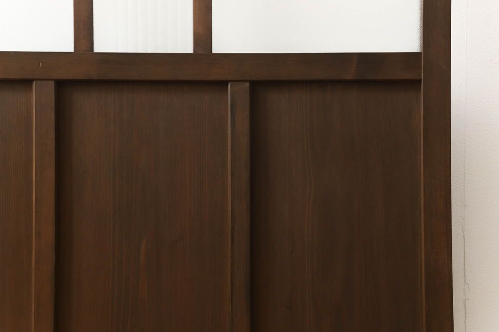 ガラス戸1枚をリペア&カスタム!高さをリサイズし、引手を取り付け。色味は当店の商品を参考に着色。(引き戸、建具)