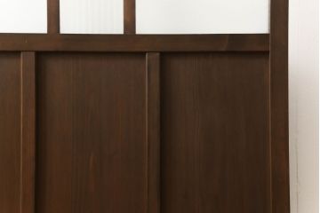 ガラス戸1枚をリペア&カスタム!高さをリサイズし、引手を取り付け。色味は当店の商品を参考に着色。(引き戸、建具)