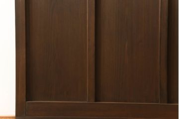 ガラス戸1枚をリペア&カスタム!高さをリサイズし、引手を取り付け。色味は当店の商品を参考に着色。(引き戸、建具)