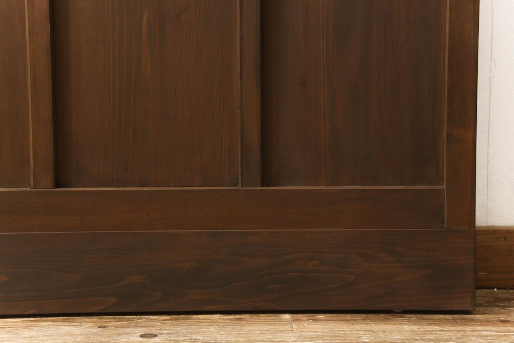 ガラス戸1枚をリペア&カスタム!高さをリサイズし、引手を取り付け。色味は当店の商品を参考に着色。(引き戸、建具)