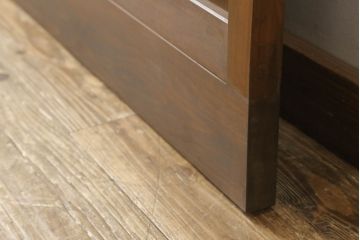 ガラス戸1枚をリペア&カスタム!高さをリサイズし、引手を取り付け。色味は当店の商品を参考に着色。(引き戸、建具)