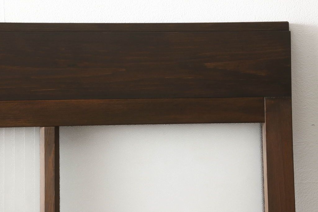 ガラス戸1枚をリペア&カスタム!高さをリサイズし、引手を取り付け。色味は当店の商品を参考に着色。(引き戸、建具)