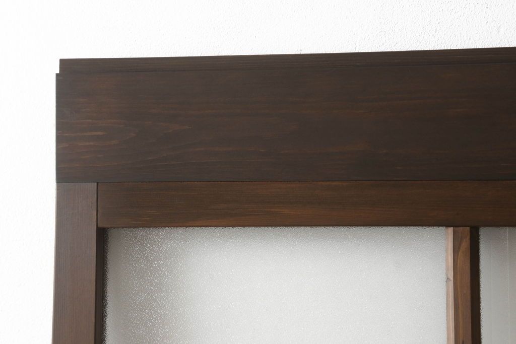 ガラス戸1枚をリペア&カスタム!高さをリサイズし、引手を取り付け。色味は当店の商品を参考に着色。(引き戸、建具)