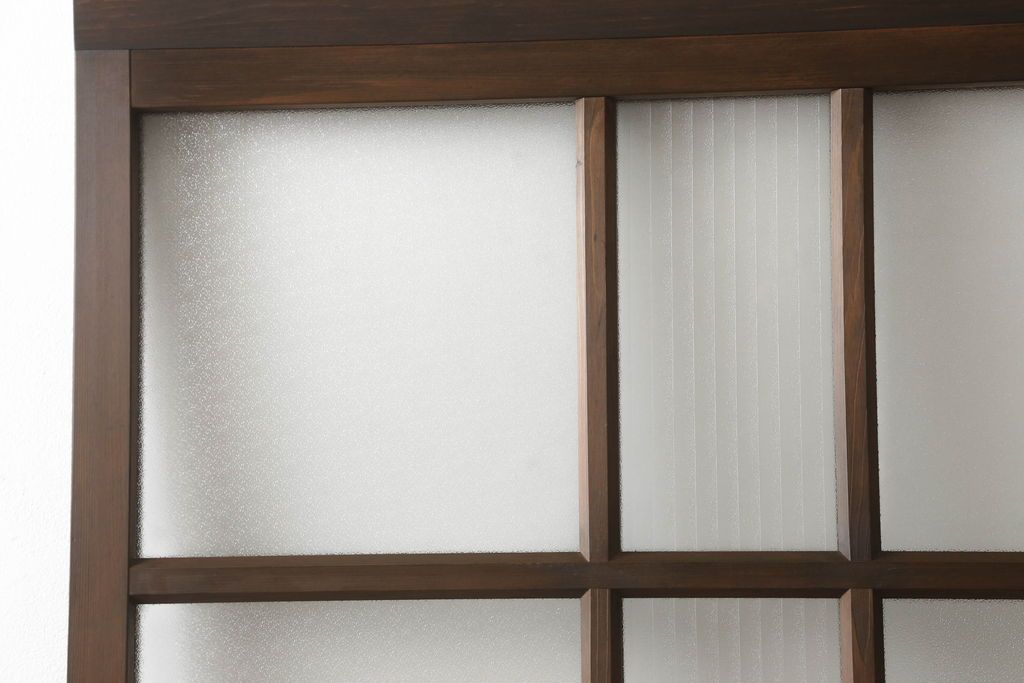 ガラス戸1枚をリペア&カスタム!高さをリサイズし、引手を取り付け。色味は当店の商品を参考に着色。(引き戸、建具)