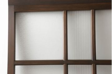 ガラス戸1枚をリペア&カスタム!高さをリサイズし、引手を取り付け。色味は当店の商品を参考に着色。(引き戸、建具)